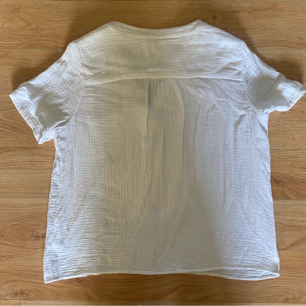 Ricki's Crinkle Gauze V-Neck Blouse - Picture 12 of 12